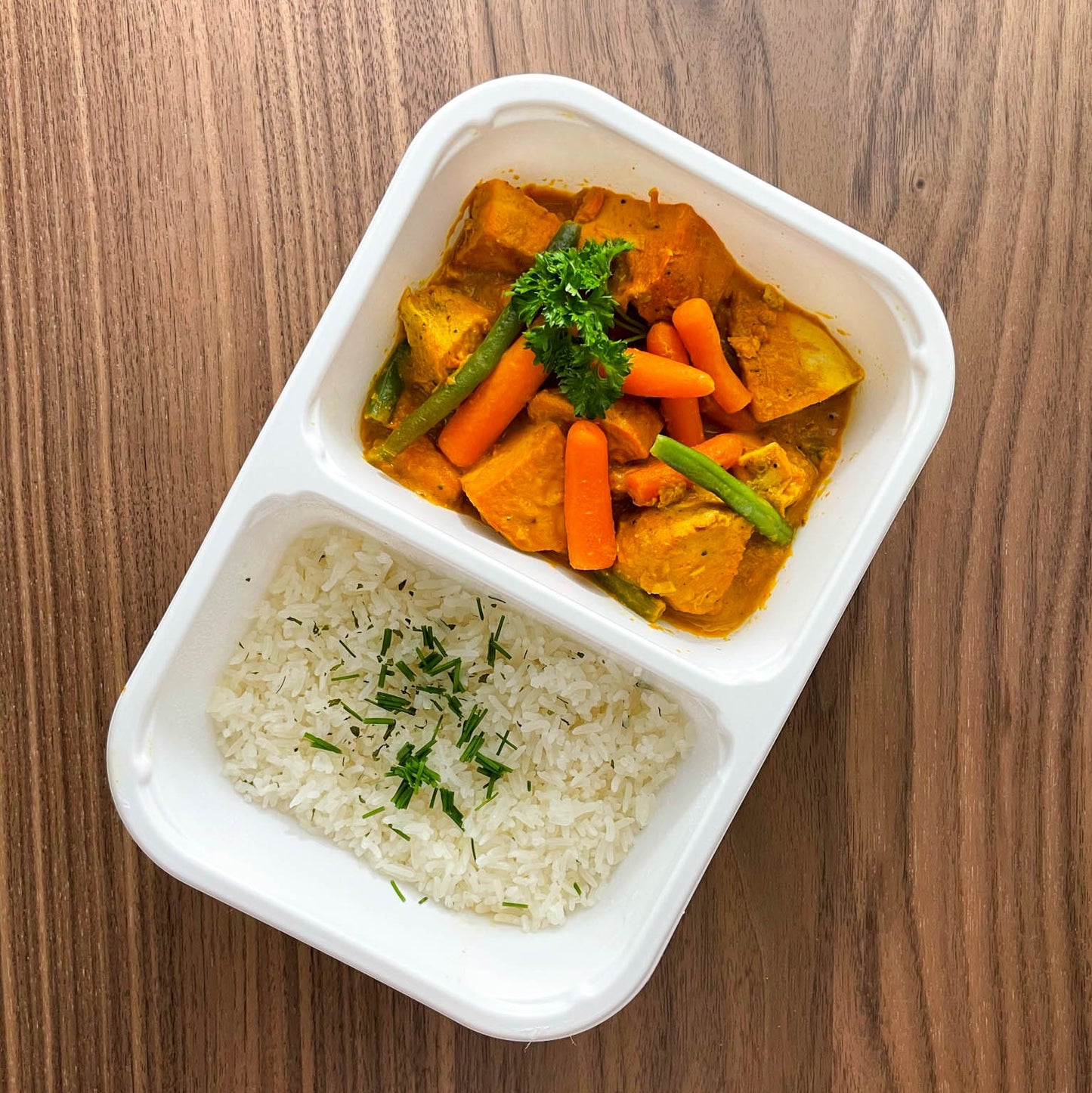 Kylling tikka masala med ris og grønnsaker